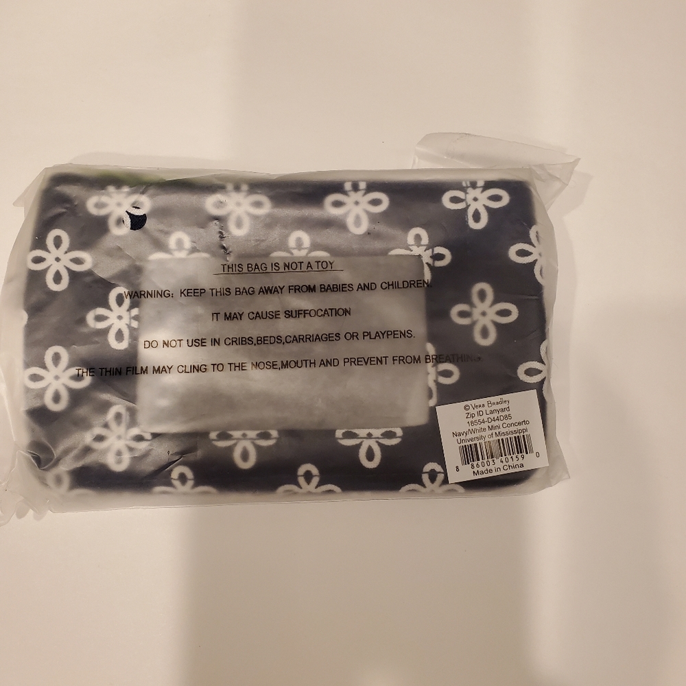 Vera Bradley University of Mississippi Zip ID Lanyard - Picture 4 of 4